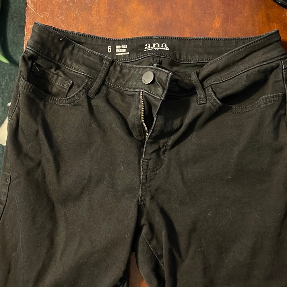 Womens mid-rise jeggings